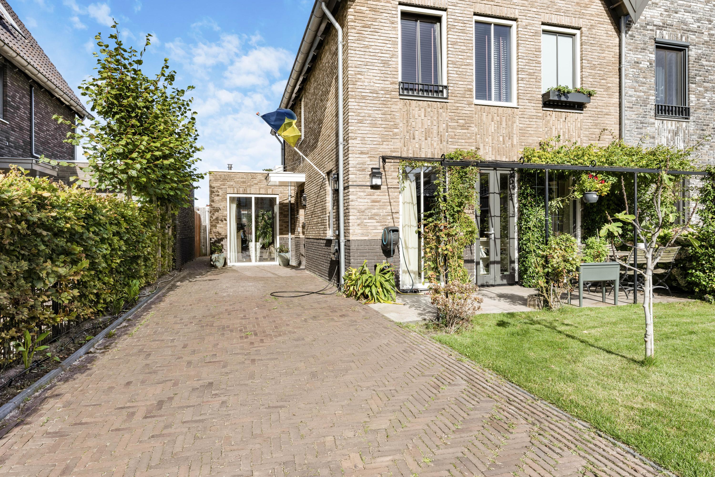 Meeroever 22 , 2181 NJ Hillegom 64